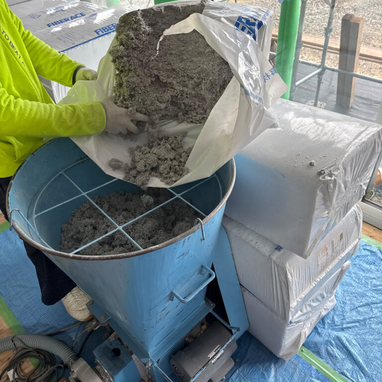 屋根断熱　セルローズファイバー