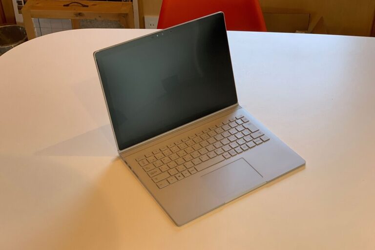 SurfaceBook　バッテリー膨張による液晶変形で交換